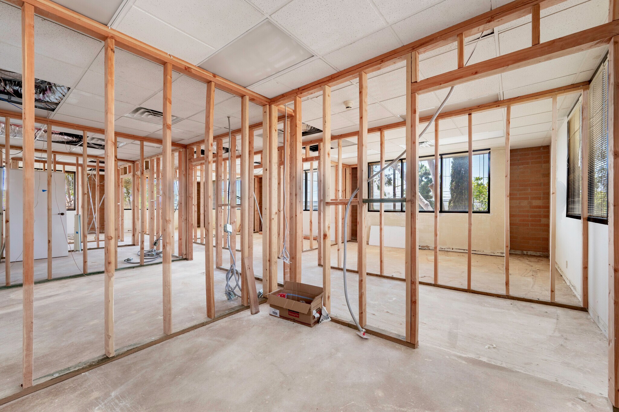 1982-1984 Obispo Ave, Signal Hill, CA for lease Interior Photo- Image 1 of 2