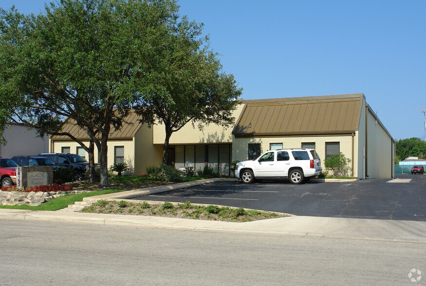 16103 University Oak, San Antonio, TX à louer - Photo du bâtiment - Image 2 de 4