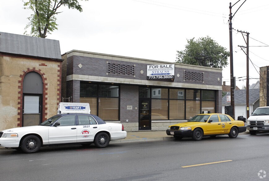 4220 W Montrose Ave, Chicago, IL à vendre - Photo du bâtiment - Image 2 de 9