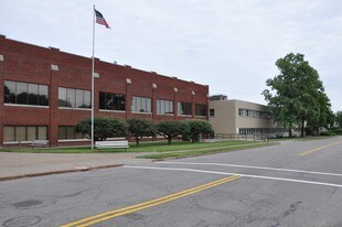 CARLSON PARK BUSINESS & COWORKING CENTER - Warehouse