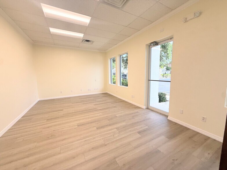 3443 Pine Ridge Rd, Naples, FL à louer - Photo du bâtiment - Image 3 de 14