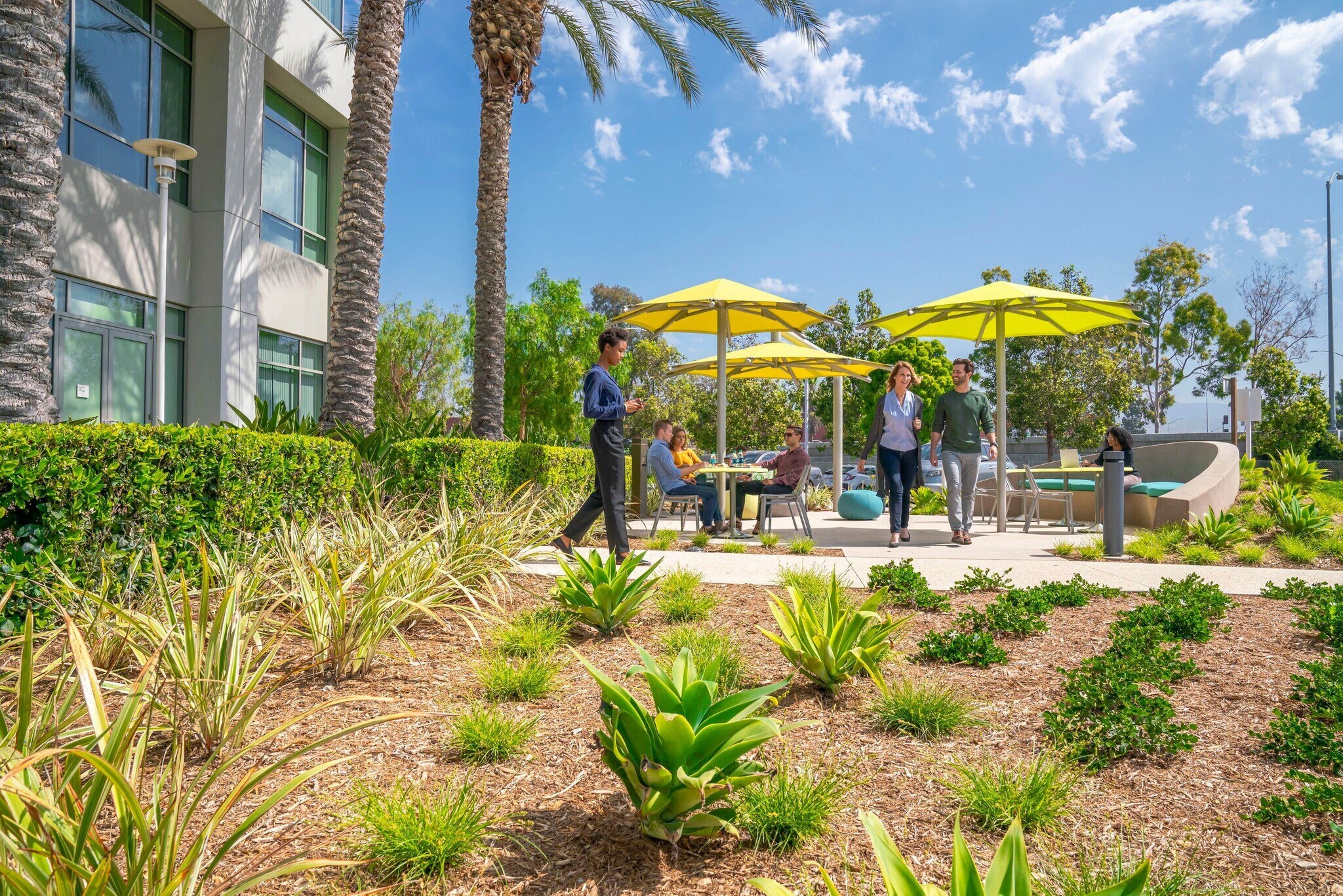 2875 Michelle Dr, Irvine, CA à louer Photo principale- Image 1 de 6