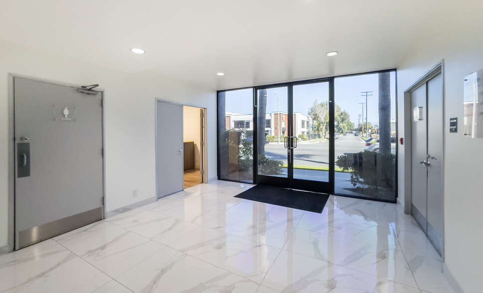 8202 Florence Ave, Downey, CA for lease - Interior Photo - Image 3 of 7