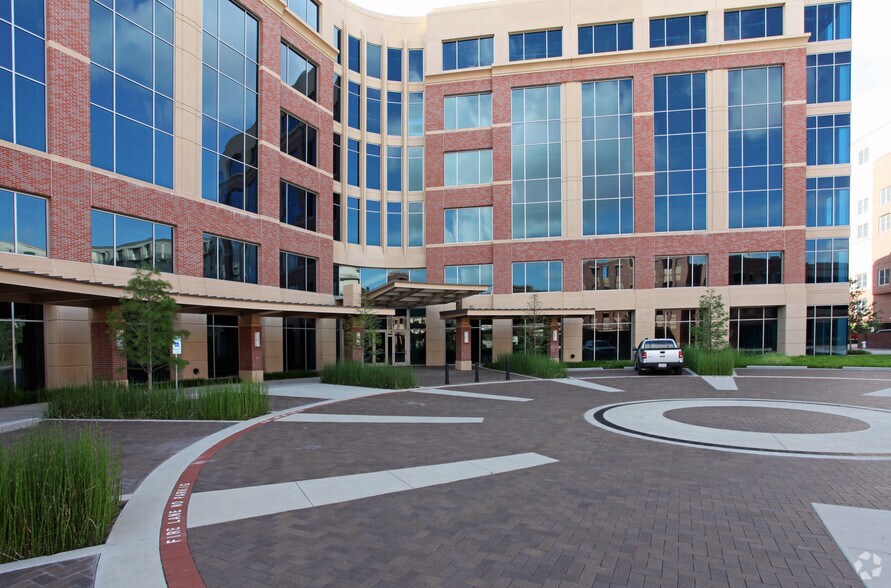 15725 Dallas Pky, Addison, TX à louer - Photo du bâtiment - Image 3 de 14