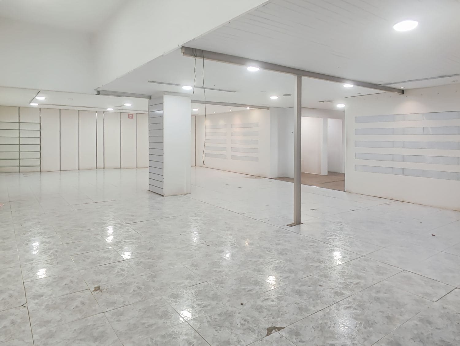 Retail in A Coruña, La Coruna for lease Interior Photo- Image 1 of 21
