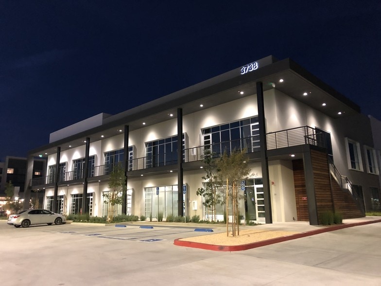 3738 Bayer Ave, Long Beach, CA à louer - Photo du bâtiment - Image 2 de 10