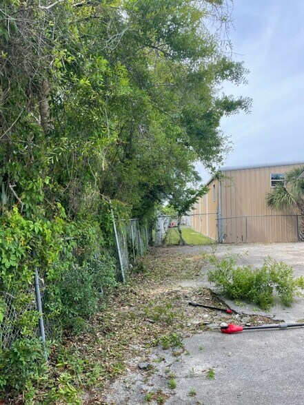 820 Carswell Ave, Daytona Beach, FL à vendre - Photo du bâtiment - Image 3 de 21