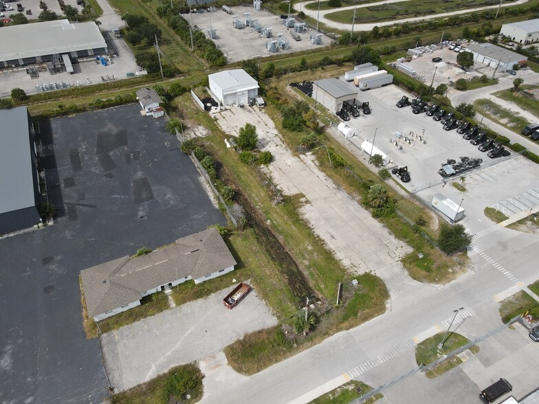 2906 Cargo St, Fort Myers, FL for lease - Primary Photo - Image 1 of 2