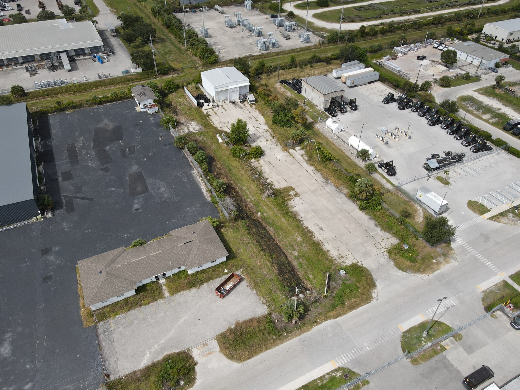 2906 Cargo St, Fort Myers, FL for lease Primary Photo- Image 1 of 3