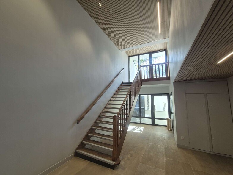 12 Place Lachambeaudie, Paris for lease - Building Photo - Image 2 of 5