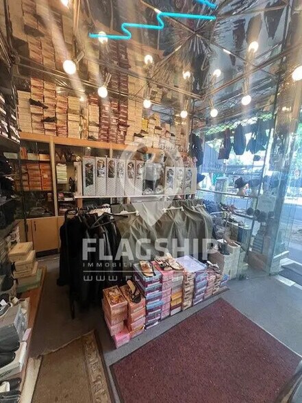 Retail in Paris for lease - Building Photo - Image 3 of 5