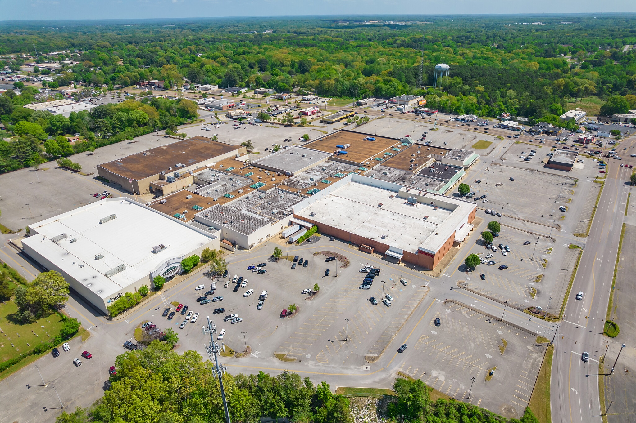 2021 N Highland Ave, Jackson, TN for sale Primary Photo- Image 1 of 14
