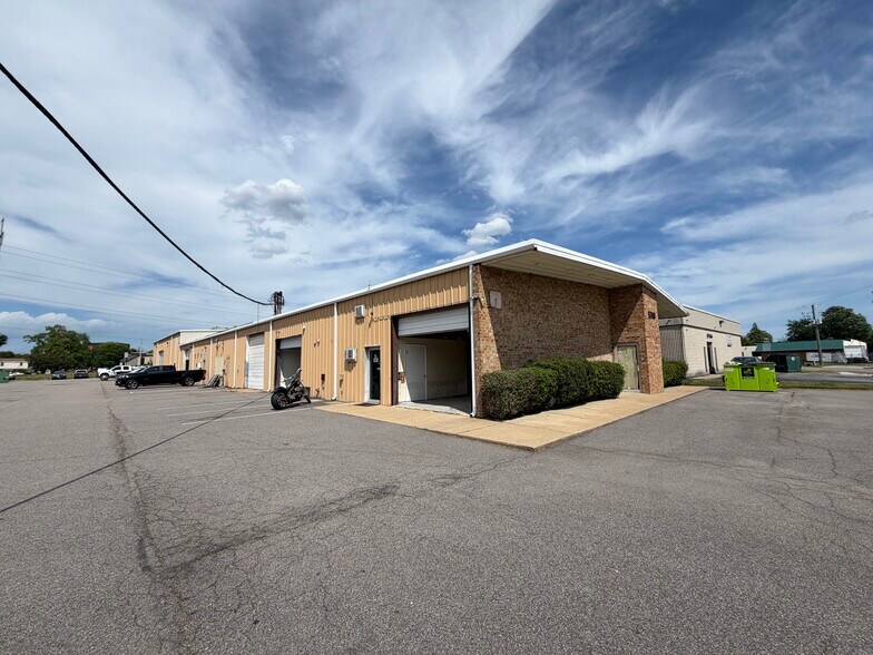 5772 Arrowhead Dr, Virginia Beach, VA à louer - Photo du bâtiment - Image 3 de 6