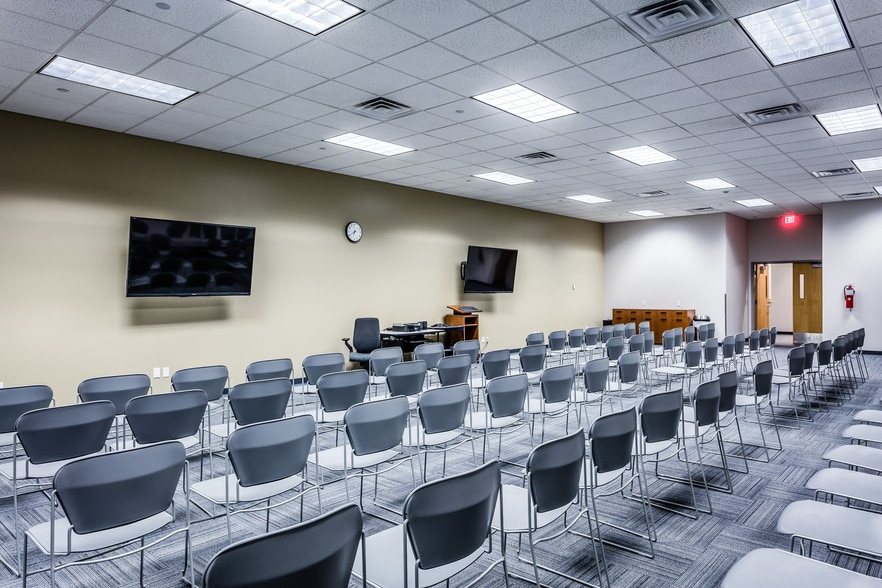 4242 Sunset Dr, San Angelo, TX for sale - Interior Photo - Image 3 of 11