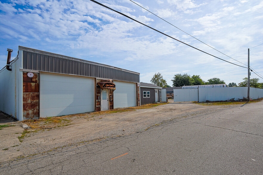 510 E Jackson St, Shelbyville, IN for sale - Building Photo - Image 2 of 7