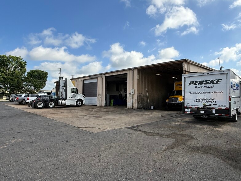6890 Bert Kouns Industrial Loop, Shreveport, LA for sale - Building Photo - Image 3 of 11