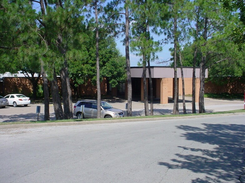 301 Hospital Dr, Corsicana, TX à louer - Photo du bâtiment - Image 2 de 2