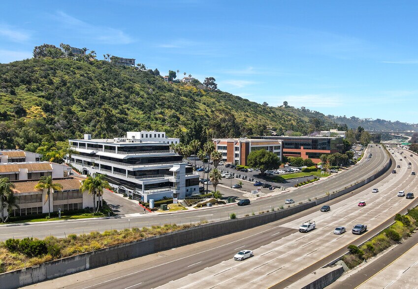 3517 Camino Del Rio S, San Diego, CA à vendre - Photo du bâtiment - Image 2 de 12