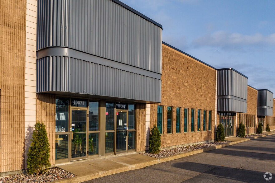 10001-10091 Rue Renaude-Lapointe, Montréal, QC à louer - Photo du bâtiment - Image 3 de 7