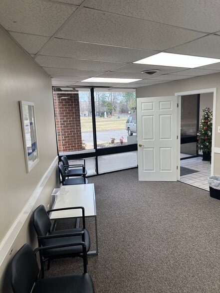 7421-7441 Whitepine Rd, North Chesterfield, VA à louer - Photo du bâtiment - Image 3 de 6