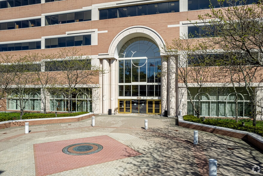 213 Court St, Middletown, CT for lease - Building Photo - Image 3 of 10