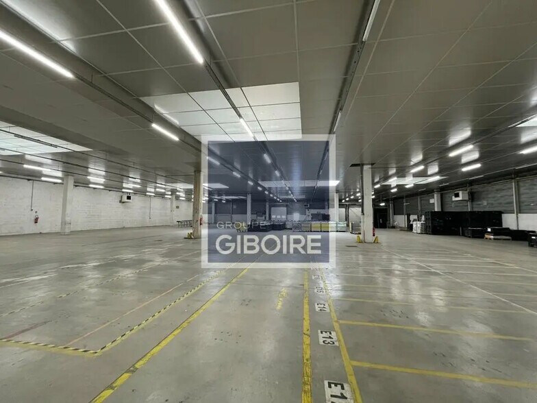 Industrial in Rennes for lease - Interior Photo - Image 2 of 12
