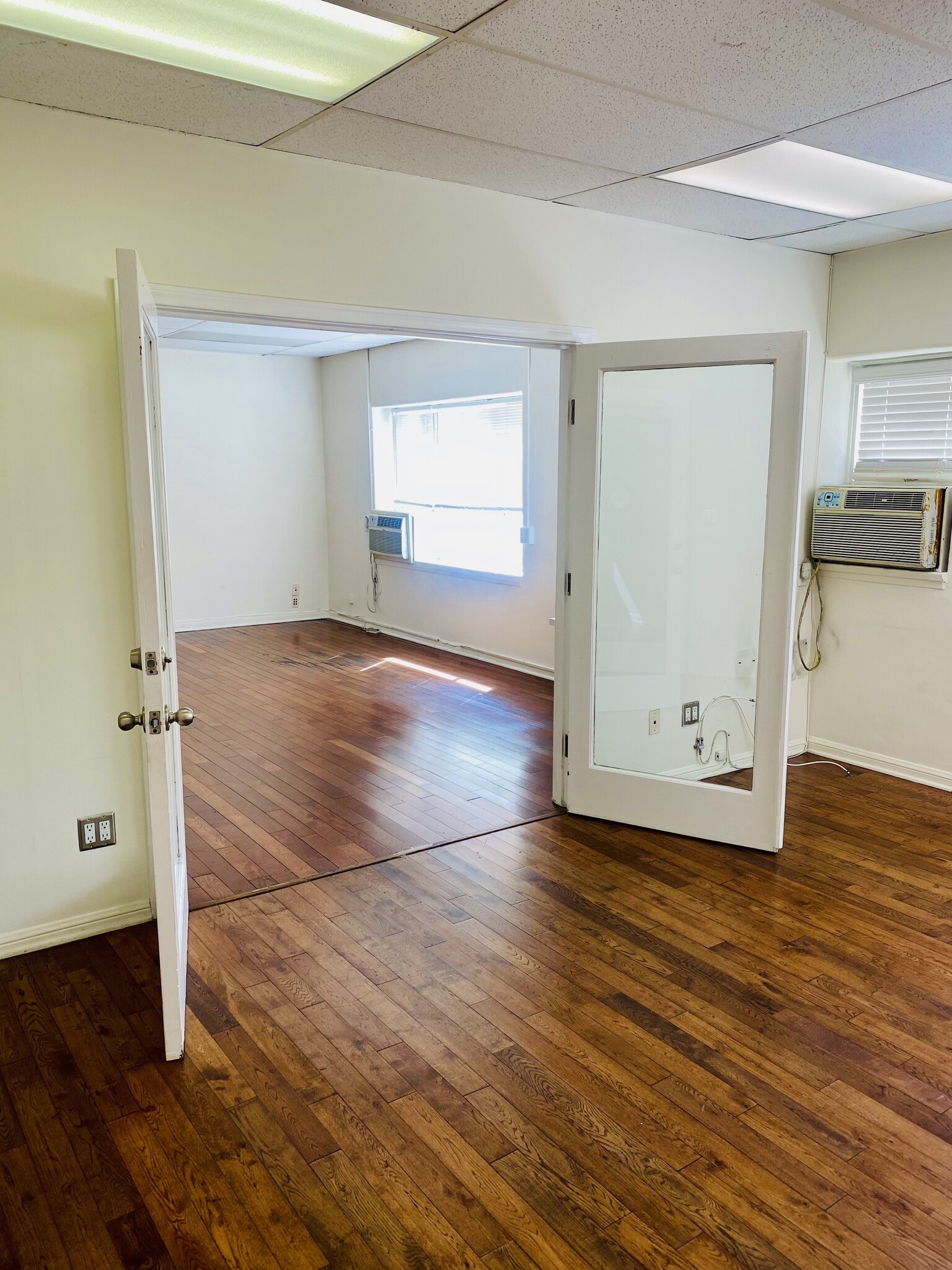 8228 W Sunset Blvd, Los Angeles, CA for lease Interior Photo- Image 1 of 3