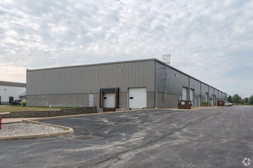 1065 Medina Rd, Medina, OH à louer - Photo du bâtiment - Image 3 de 5