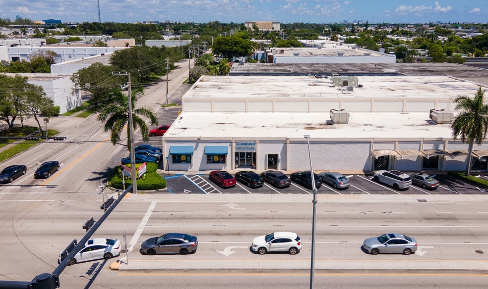 3141 W Hallandale Beach Blvd, Hallandale, FL for lease - Primary Photo - Image 1 of 5