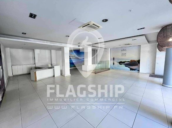 Retail in Paris for lease Interior Photo- Image 1 of 6