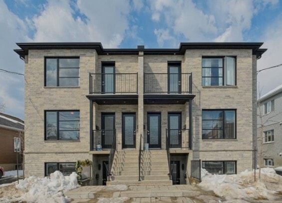 254 - 256 Rue King-Edward, Longueuil, QC for sale - Primary Photo - Image 1 of 1