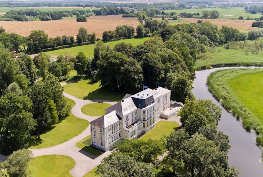  à vendre - Photo du bâtiment - Image 2 de 7