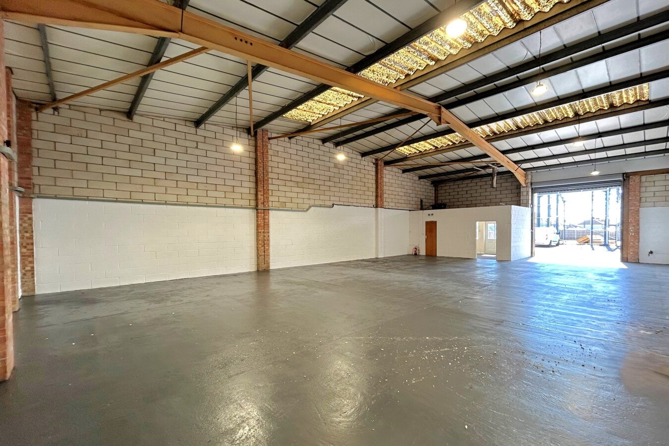 Springwood Ct, Braintree, ESS CM7 2GB - Unit 4 - - Interior Photo - Image 1 of 3