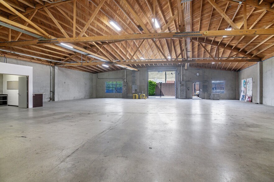 5655 W Adams Blvd, Los Angeles, CA à louer - Photo intérieure - Image 2 de 18