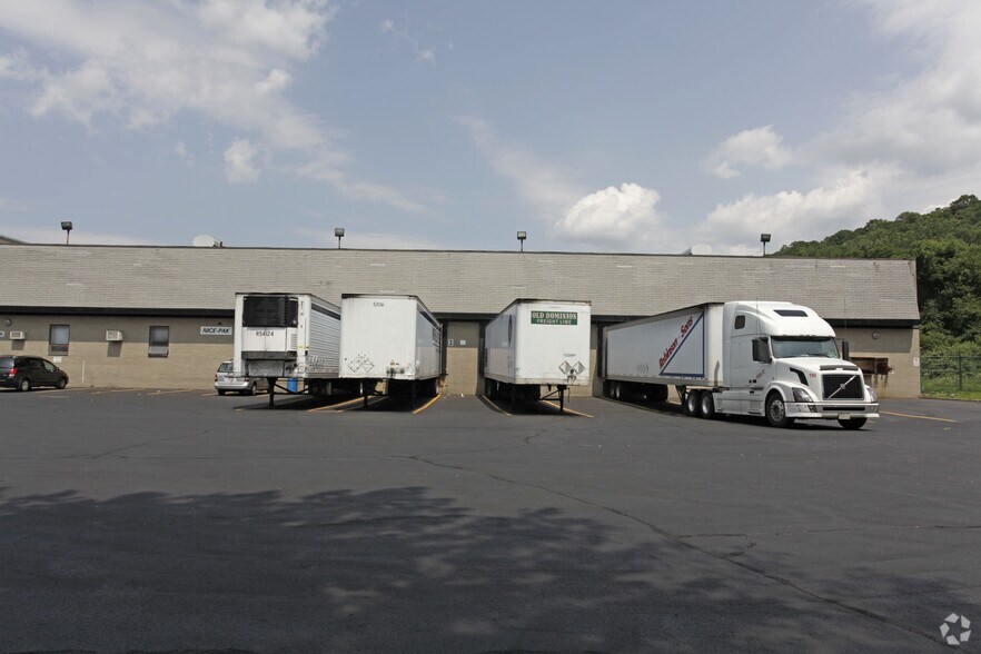 125 S Greenbush Rd, Orangeburg, NY à louer - Photo du bâtiment - Image 2 de 4