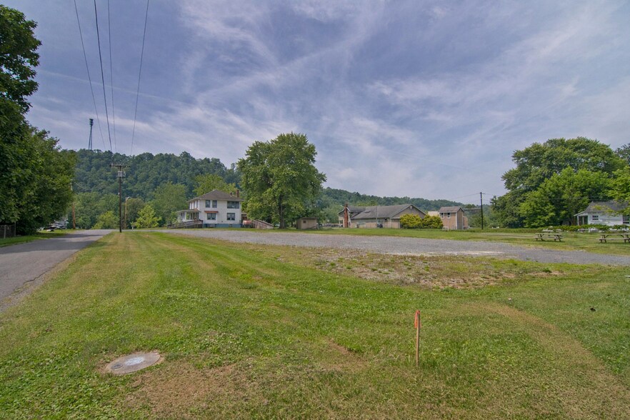 101 Davis st, Alderson, WV à vendre - Photo du bâtiment - Image 3 de 60