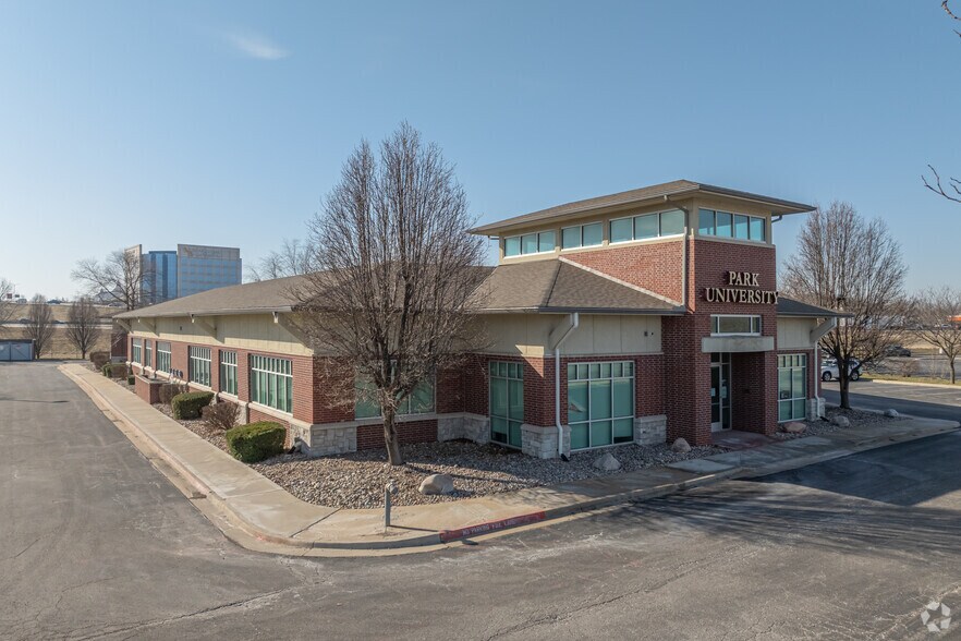 20101 E Jackson Dr, Independence, MO à vendre - Photo du bâtiment - Image 3 de 20