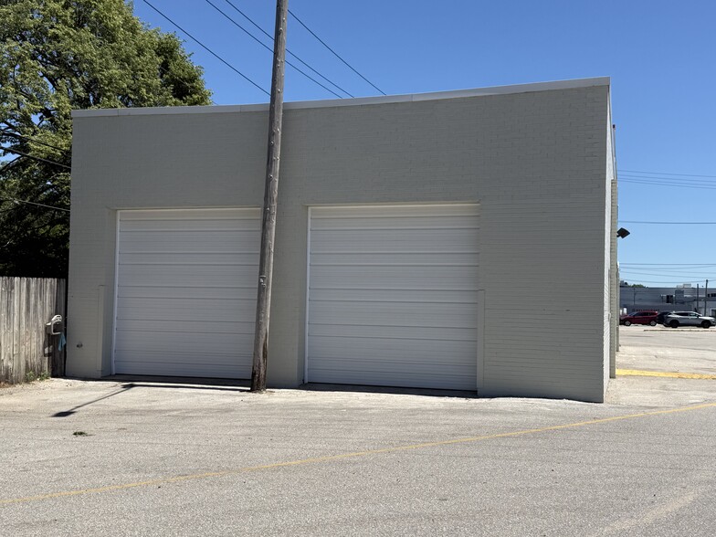 2400 Miracle Ln, Mishawaka, IN for lease - Building Photo - Image 2 of 10