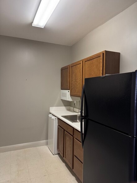 107 Colony Park Dr, Cumming, GA for lease - Interior Photo - Image 3 of 7