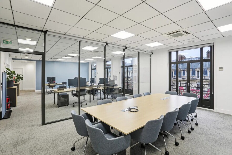 160 Boulevard Haussmann, Paris à louer - Photo du bâtiment - Image 3 de 14