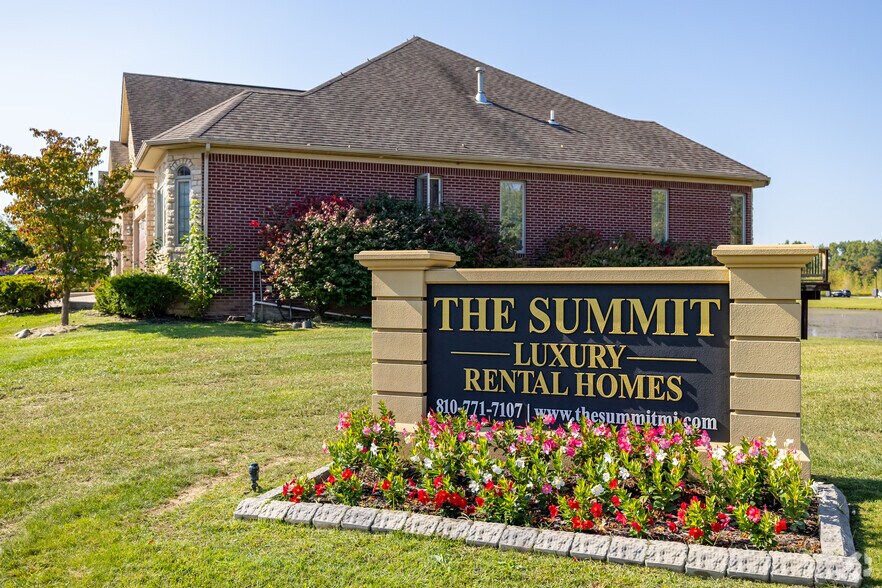 1243 Main Gate Dr, Davison, MI à vendre - Photo du bâtiment - Image 3 de 31