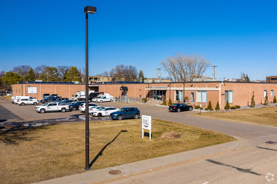 4200-4250 76th St W, Edina, MN for sale - Primary Photo - Image 1 of 32