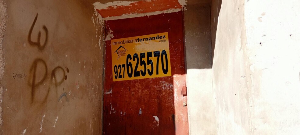 Commerce de détail dans Cáceres, Cáceres à vendre - Photo du bâtiment - Image 2 de 3