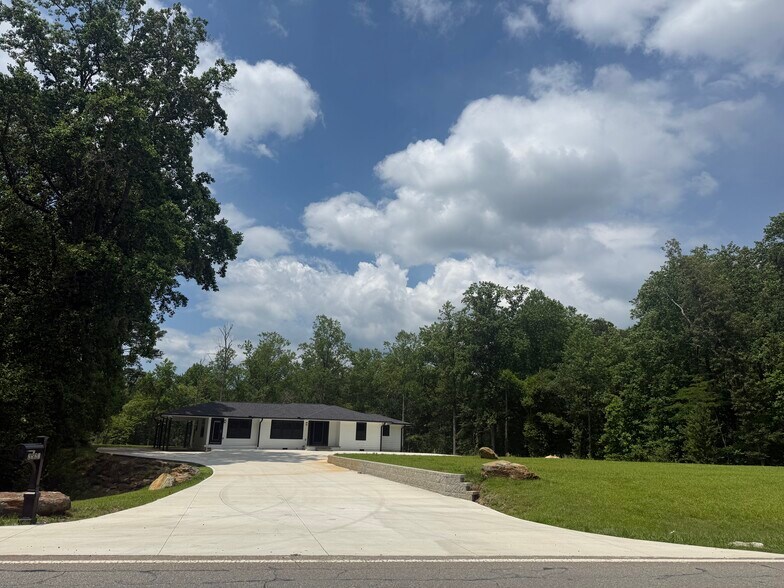 2521 Reinhardt College Pky, Canton, GA à vendre - Photo du bâtiment - Image 2 de 33