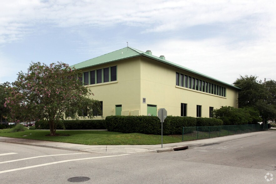 2089 Hawthorne St, Sarasota, FL à louer - Photo du bâtiment - Image 3 de 4