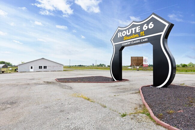 Plus de détails pour 2149 E Frontage Rd, Staunton, IL - Commerce de détail à vendre