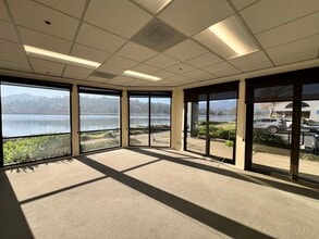 591 Redwood Hwy, Mill Valley, CA à louer Photo du bâtiment- Image 1 de 5