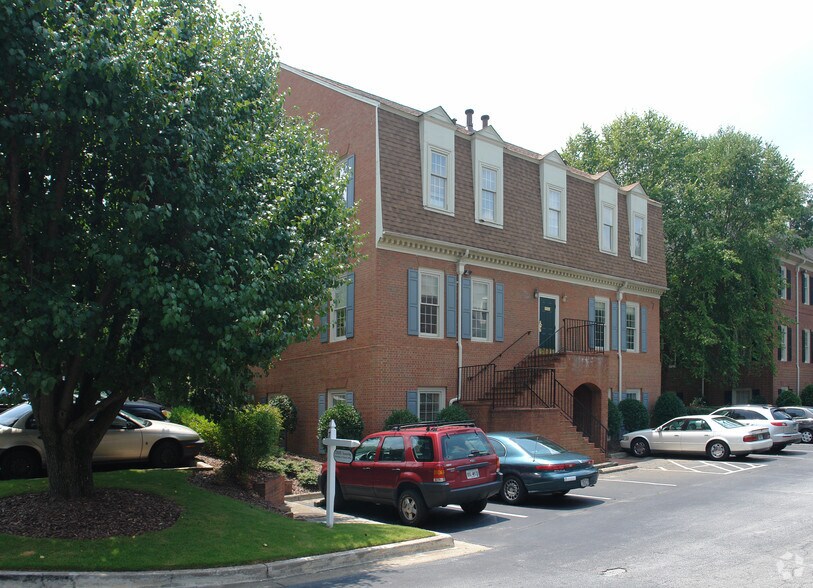750 Hammond Dr NE, Atlanta, GA à vendre - Photo du bâtiment - Image 2 de 3