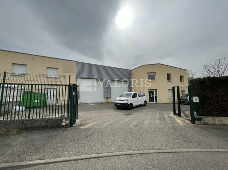 Flex dans Vénissieux à louer - Photo du bâtiment - Image 3 de 57