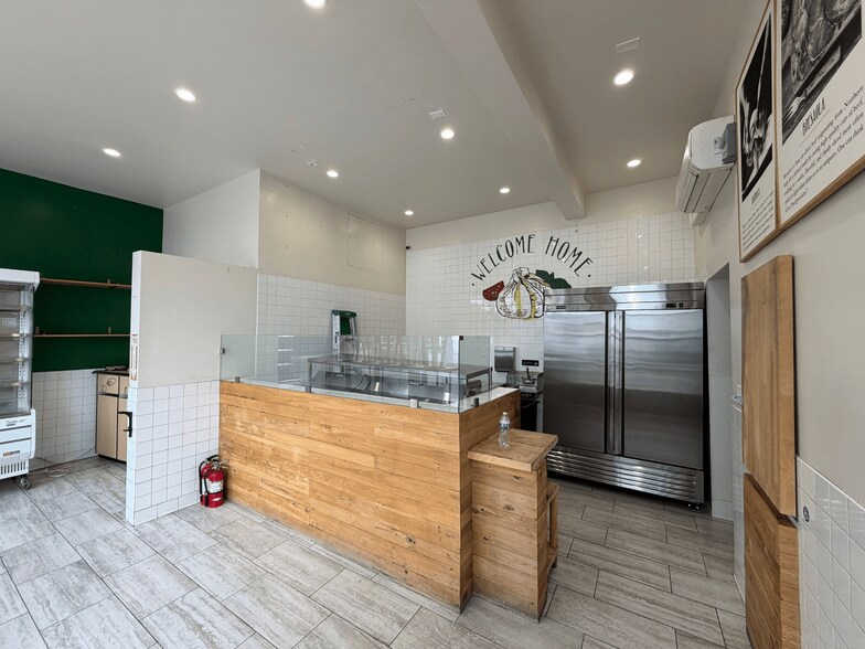 161-163 S Crescent Heights Blvd, Los Angeles, CA à louer - Photo du bâtiment - Image 3 de 19